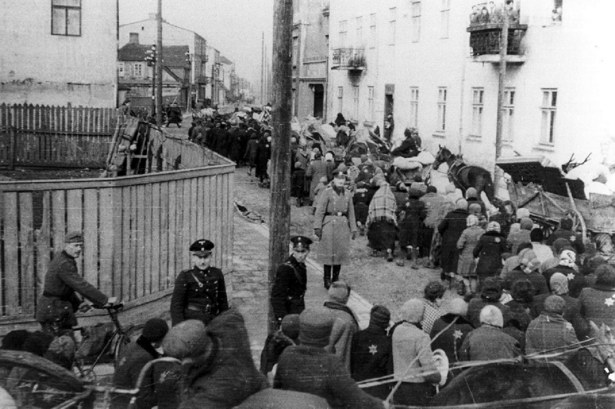 “Ma proprio nessuno si è accorto di noi, dico, della nostra rovina, dello sterminio?”