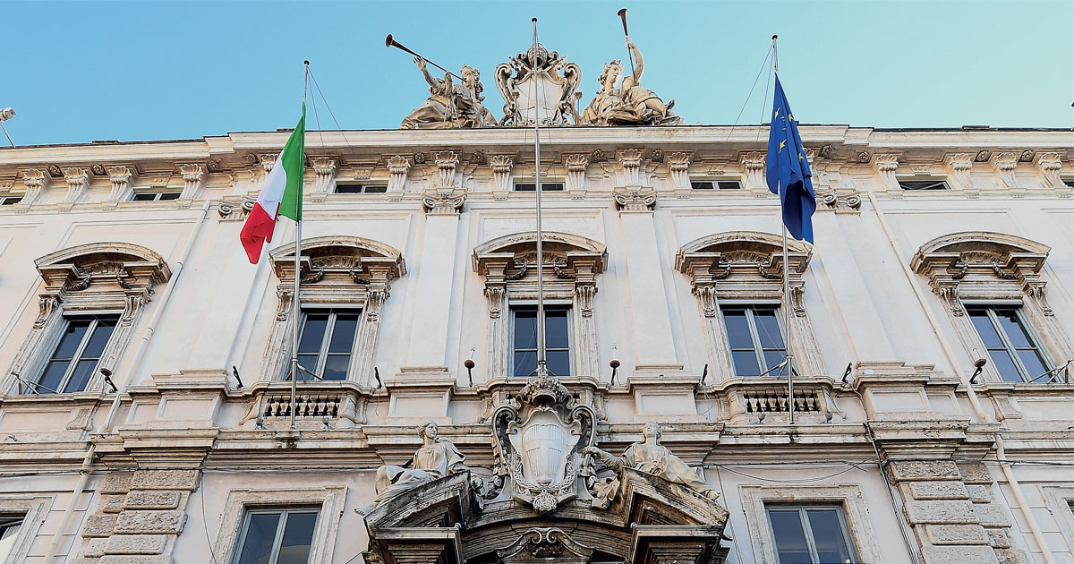 Il rinvio pregiudiziale nel quadro della giurisprudenza costituzionale sul trattamento di leggi confliggenti col diritto UE direttamente applicabile