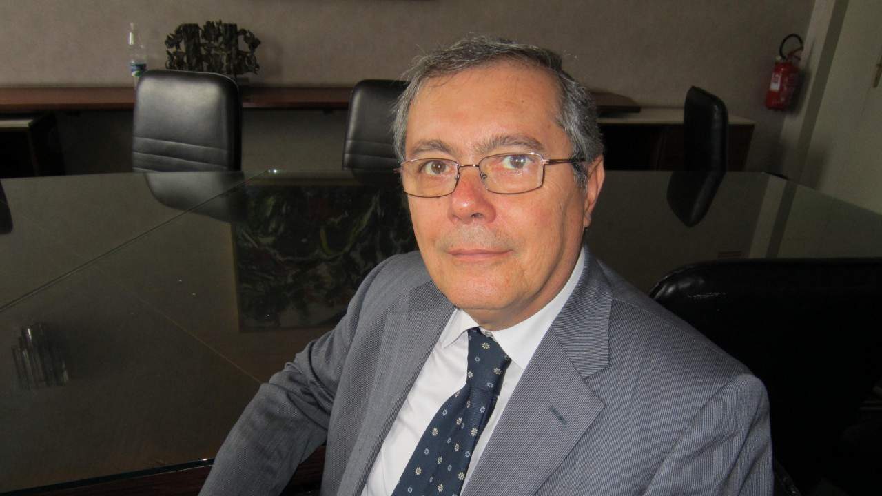 Vacatio sententiae alla Consulta, nel corso di una vicenda conclusasi con un anomalo “bilanciamento” tra un bene costituzionalmente protetto e la norma sul processo di cui all’art. 136 Cost. (nota minima alla sent. n. 41 del 2021)  di Antonio Ruggeri