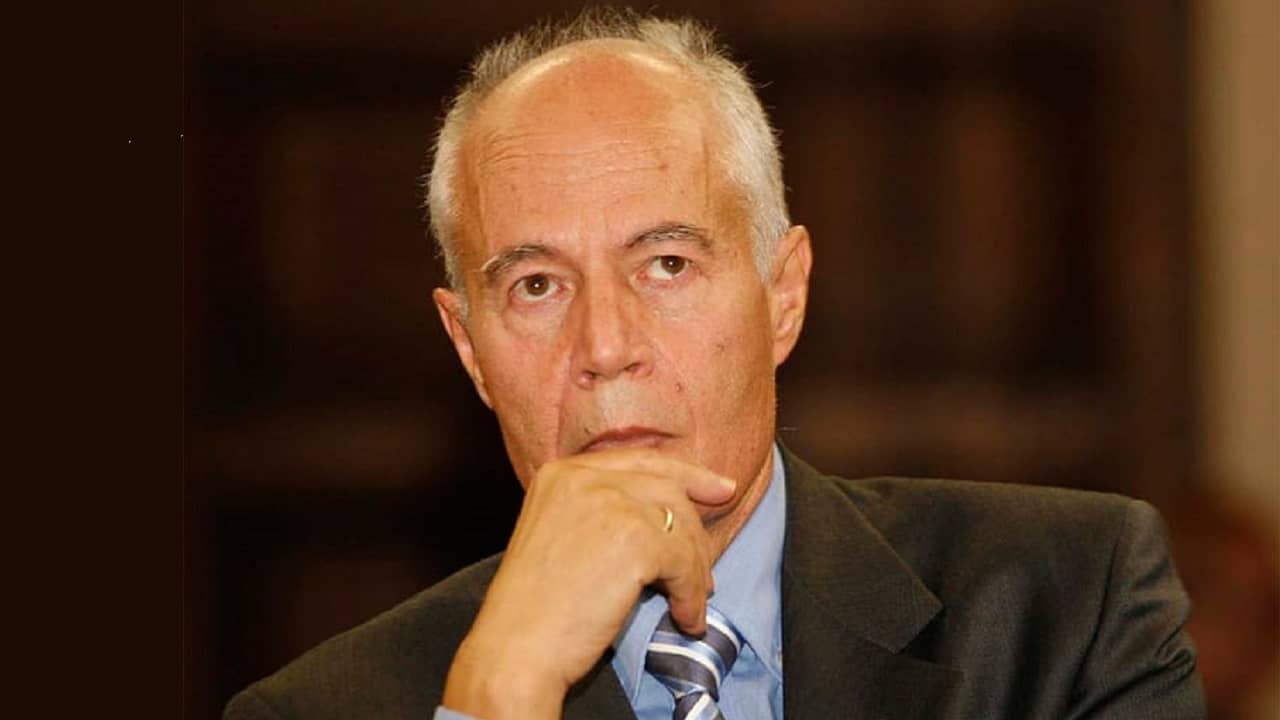 Gli ossi di seppia nella coscienza civile e nella memoria di uno storico in disparte, dal “lato sinistro”. Intervista di Vincenzo Antonio Poso ad Adriano Prosperi