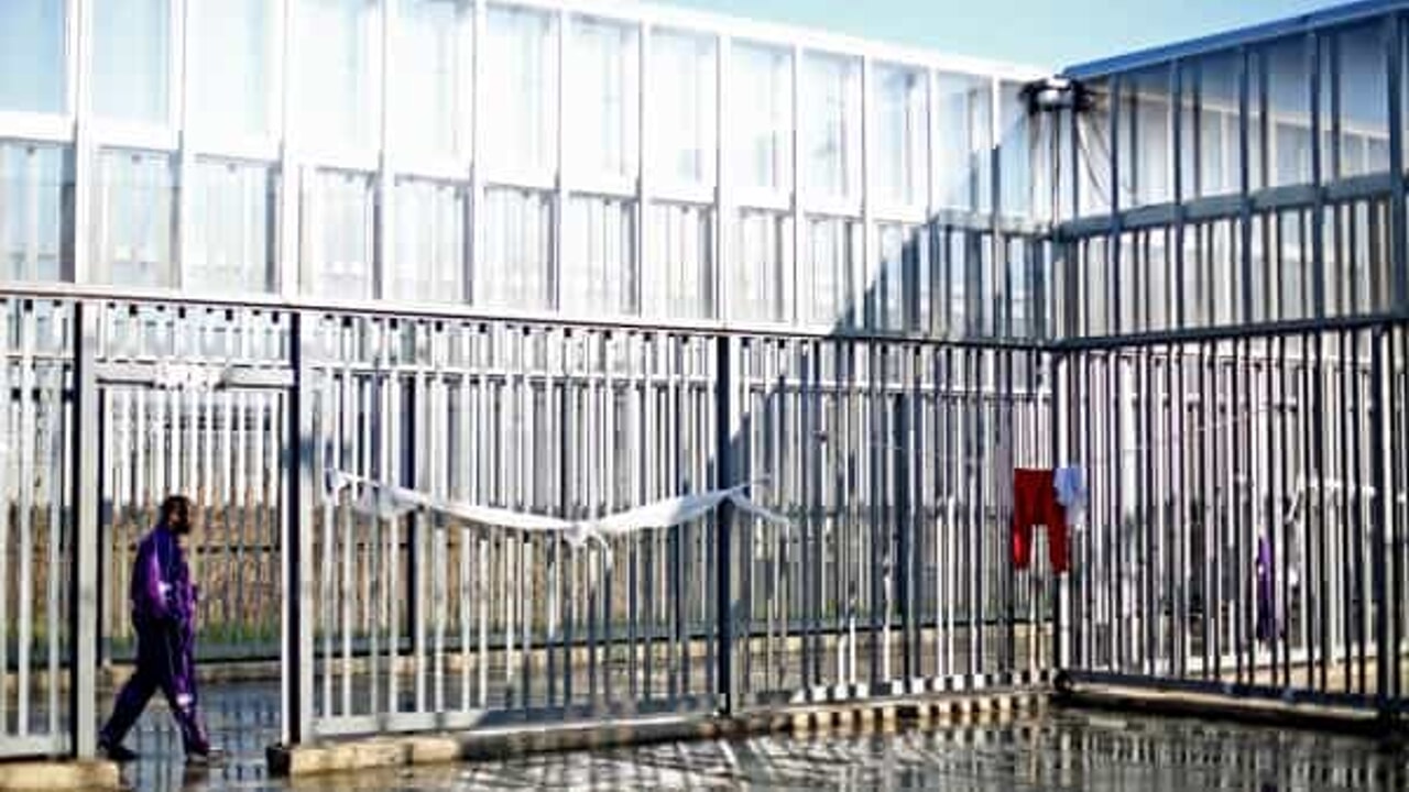 L’inferno di Ponte Galeria, la “prigione“ dove è difficile sopravvivere